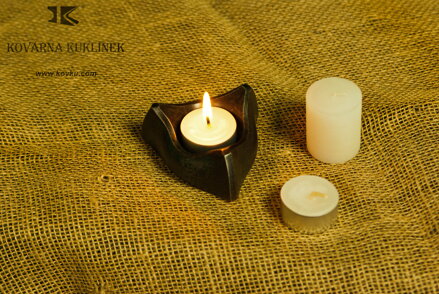 Trojhranka - kovaný svícen pro čajovou svíčku